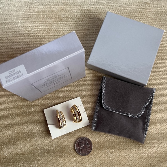 VINTAGE (1986) AVON CENTENNIAL JEWELRY CLIP ON EARRINGS - Picture 2 of 3